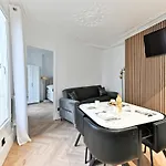 Modern Moulin Rouge Daire Paris