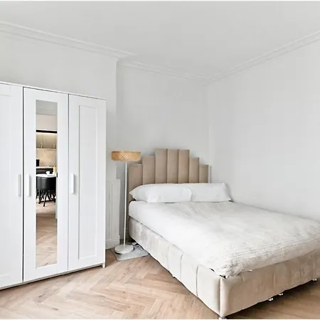 Apartment Modern Moulin Rouge Paris