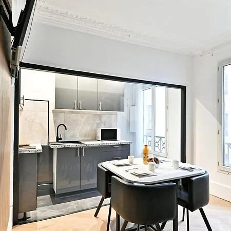Apartment Modern Moulin Rouge *