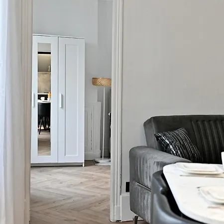 Modern Moulin Rouge Apartment