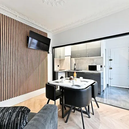 Apartment Modern Moulin Rouge Paris
