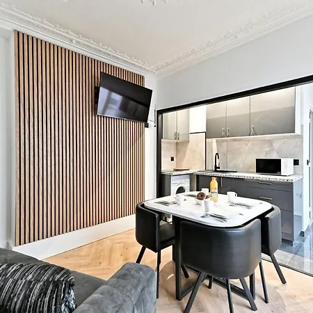 Modern Moulin Rouge Apartment
