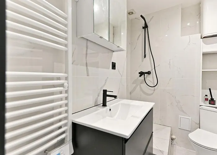 Modern Moulin Rouge Apartman *
